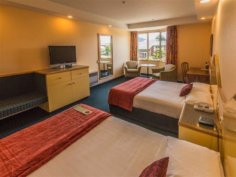 Distinction Luxmore Hotel Te Anau Ngoại thất bức ảnh