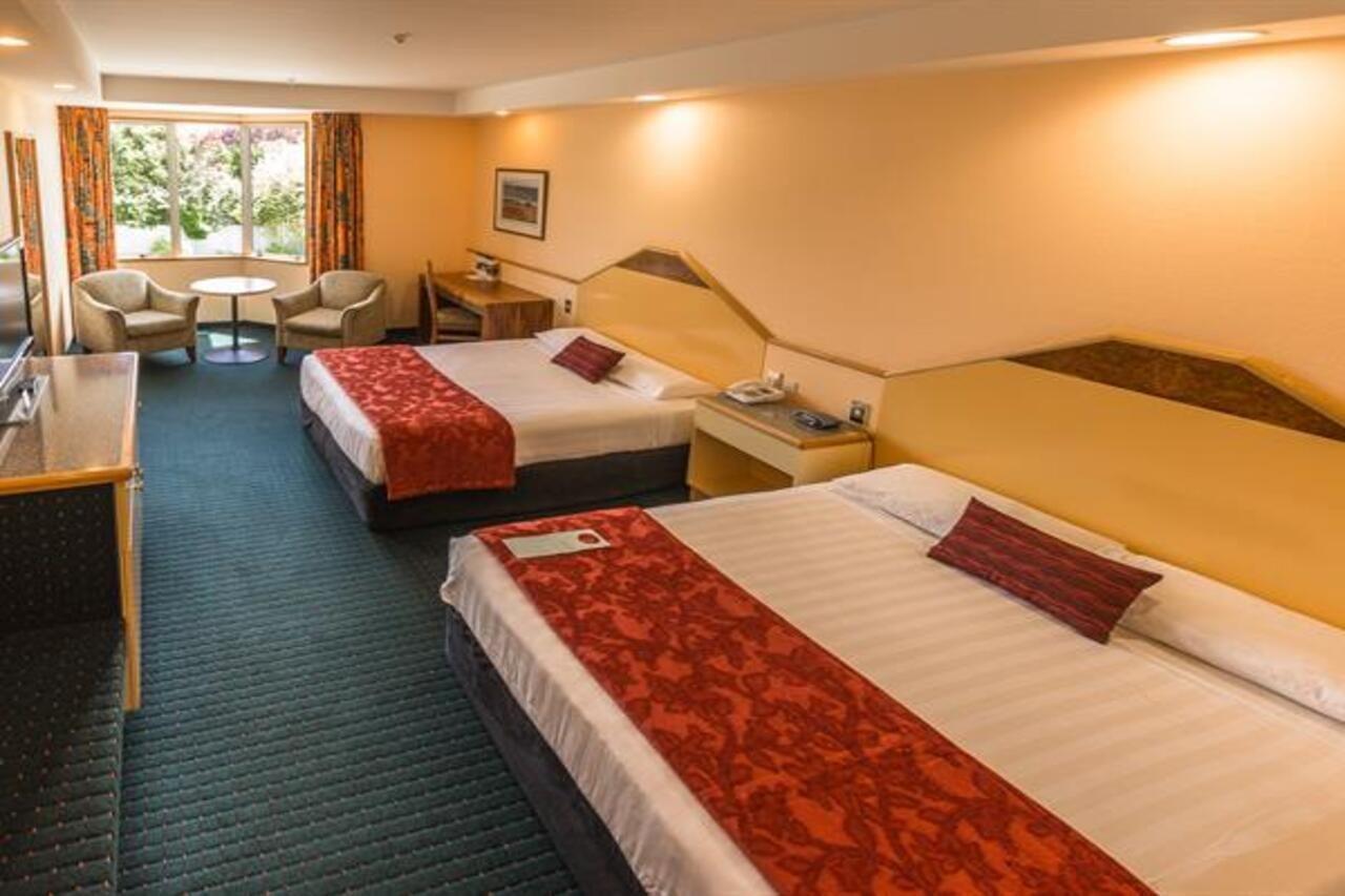 Distinction Luxmore Hotel Te Anau Ngoại thất bức ảnh