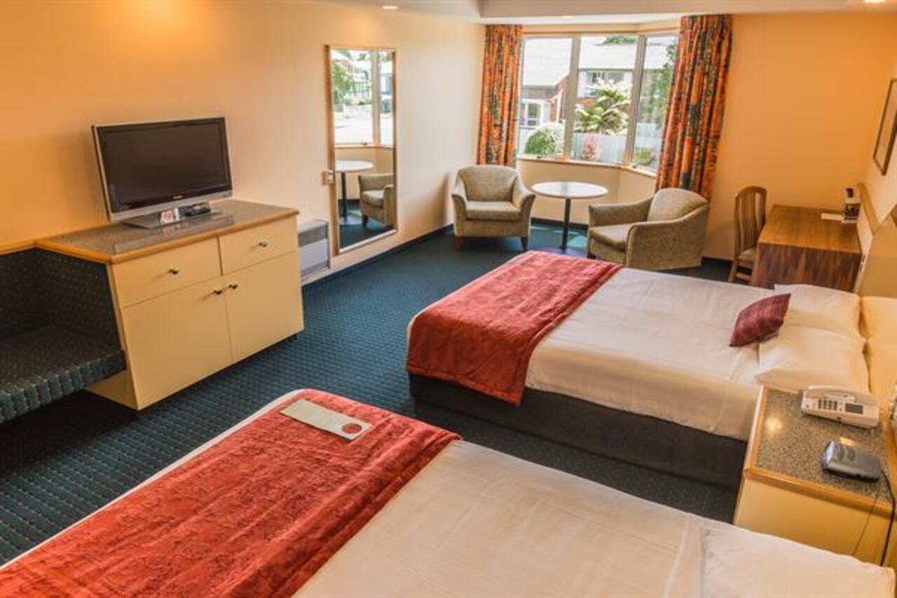 Distinction Luxmore Hotel Te Anau Ngoại thất bức ảnh