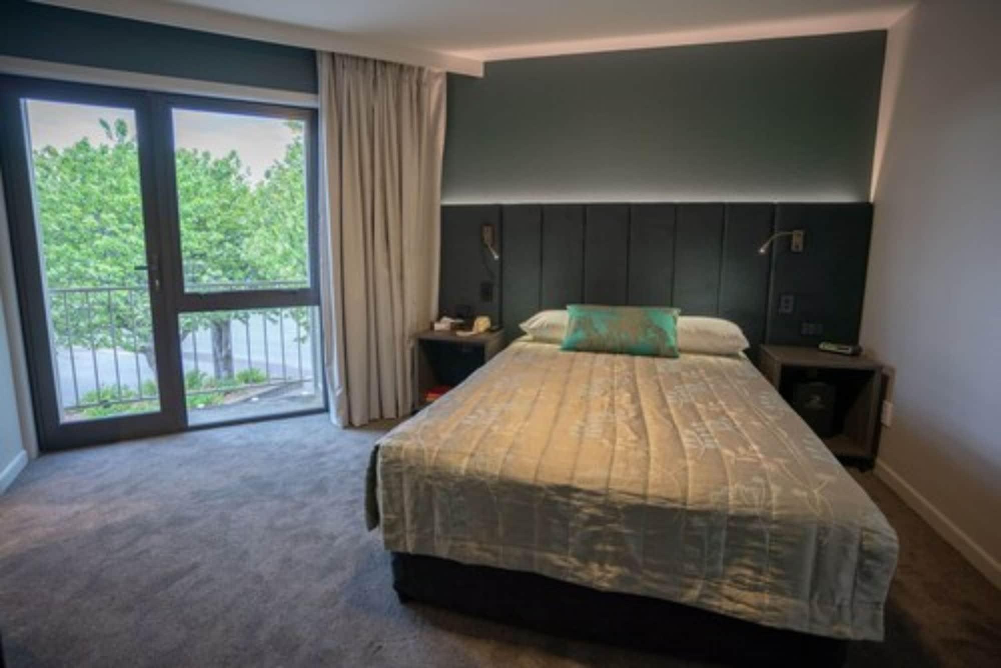 Distinction Luxmore Hotel Te Anau Ngoại thất bức ảnh