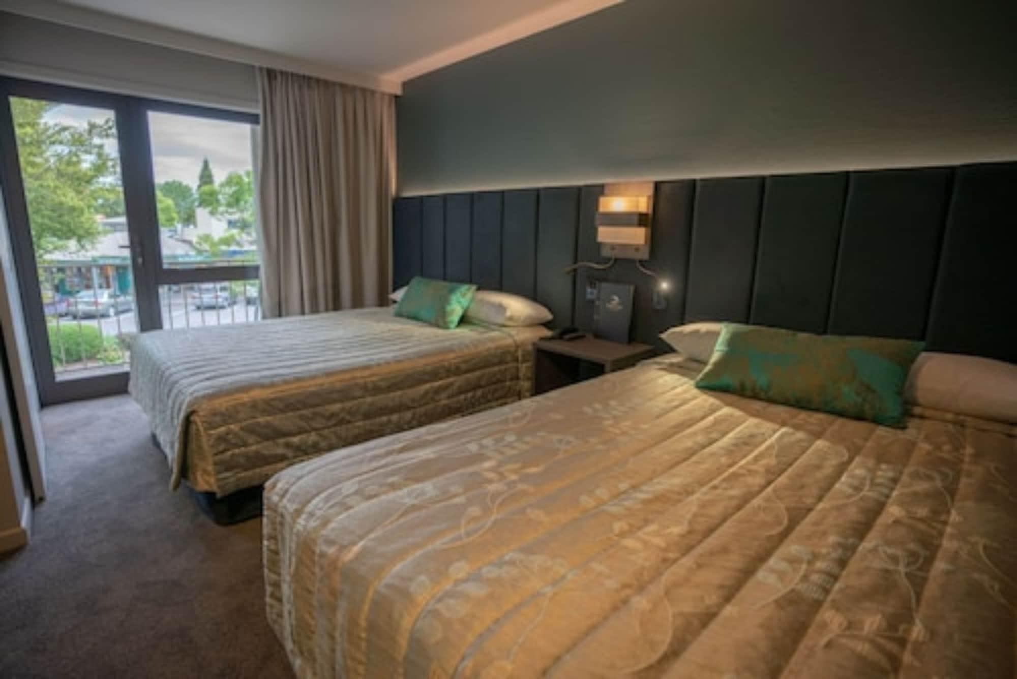 Distinction Luxmore Hotel Te Anau Ngoại thất bức ảnh