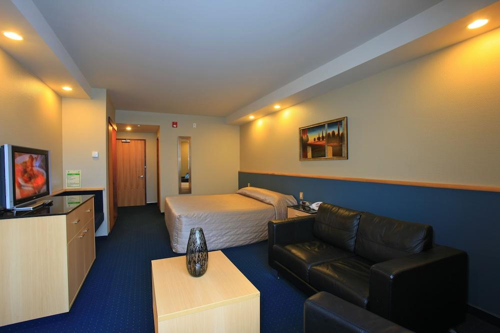 Distinction Luxmore Hotel Te Anau Ngoại thất bức ảnh