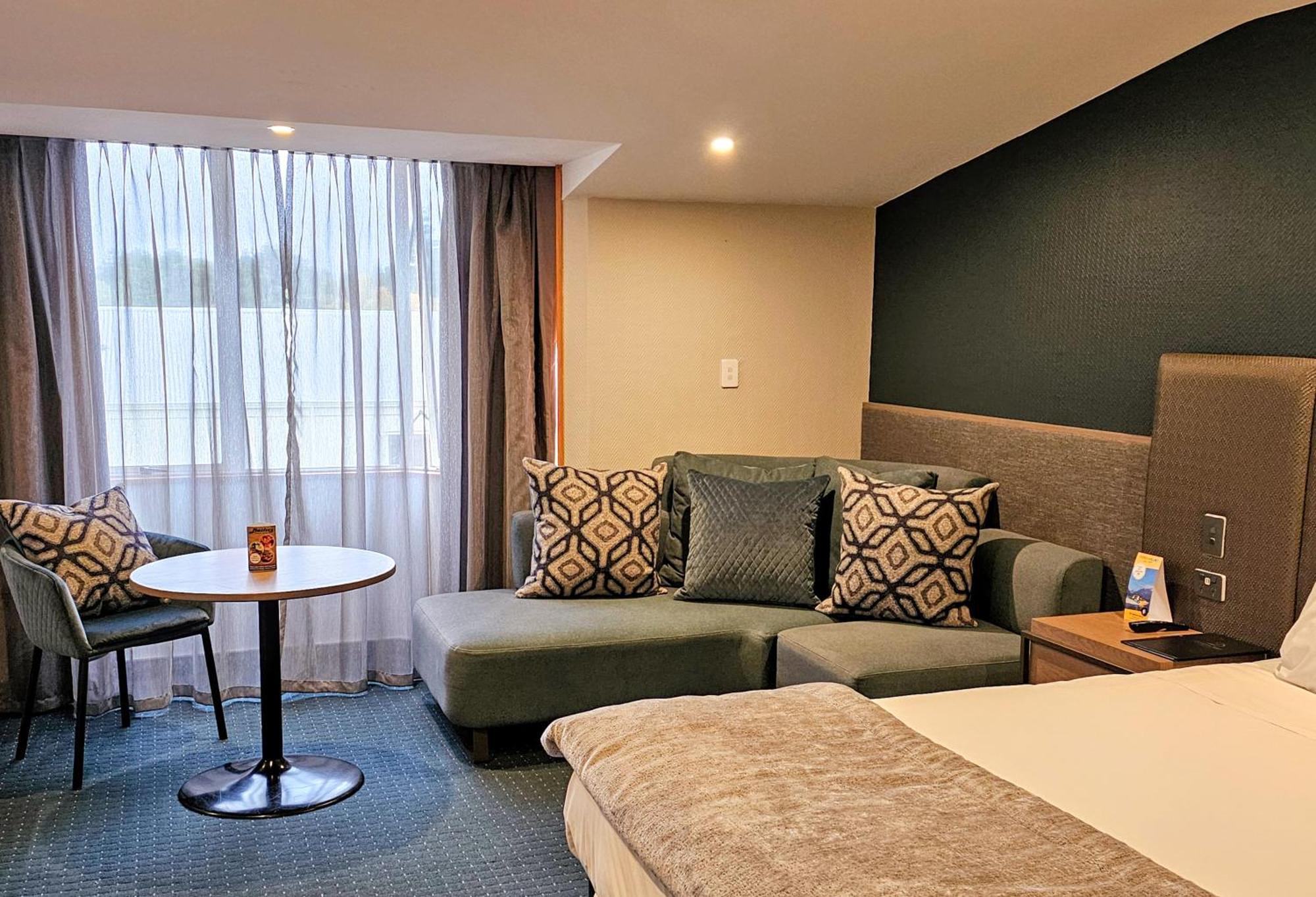 Distinction Luxmore Hotel Te Anau Ngoại thất bức ảnh