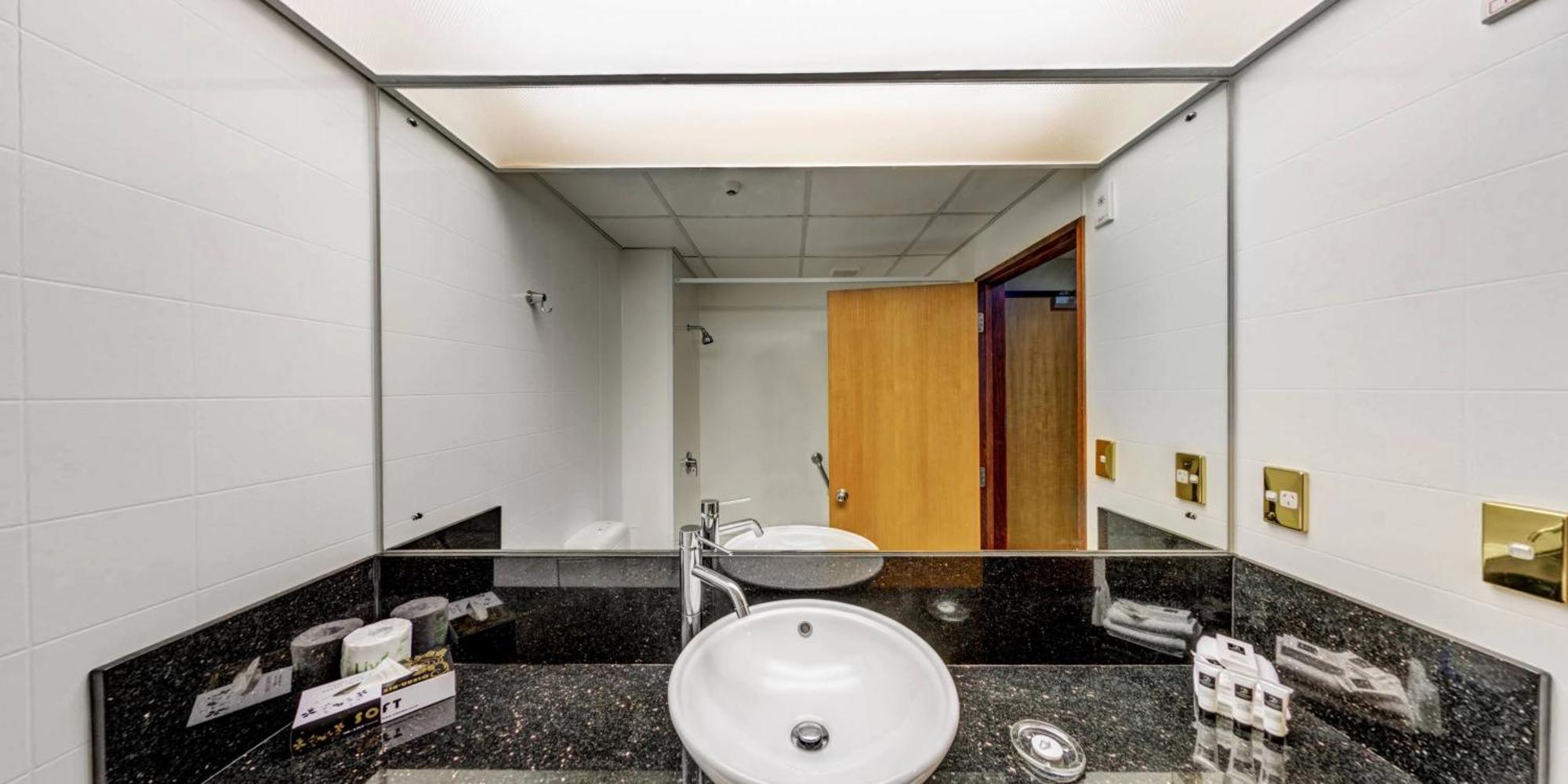 Distinction Luxmore Hotel Te Anau Ngoại thất bức ảnh