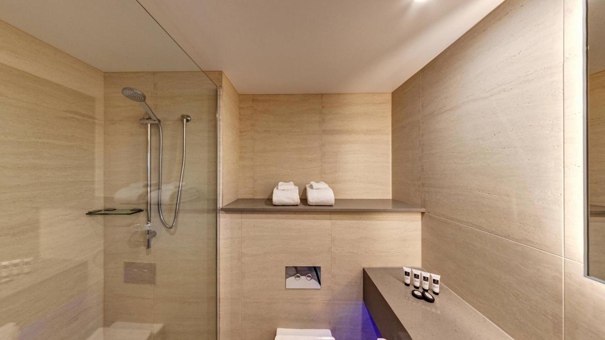 Distinction Luxmore Hotel Te Anau Ngoại thất bức ảnh