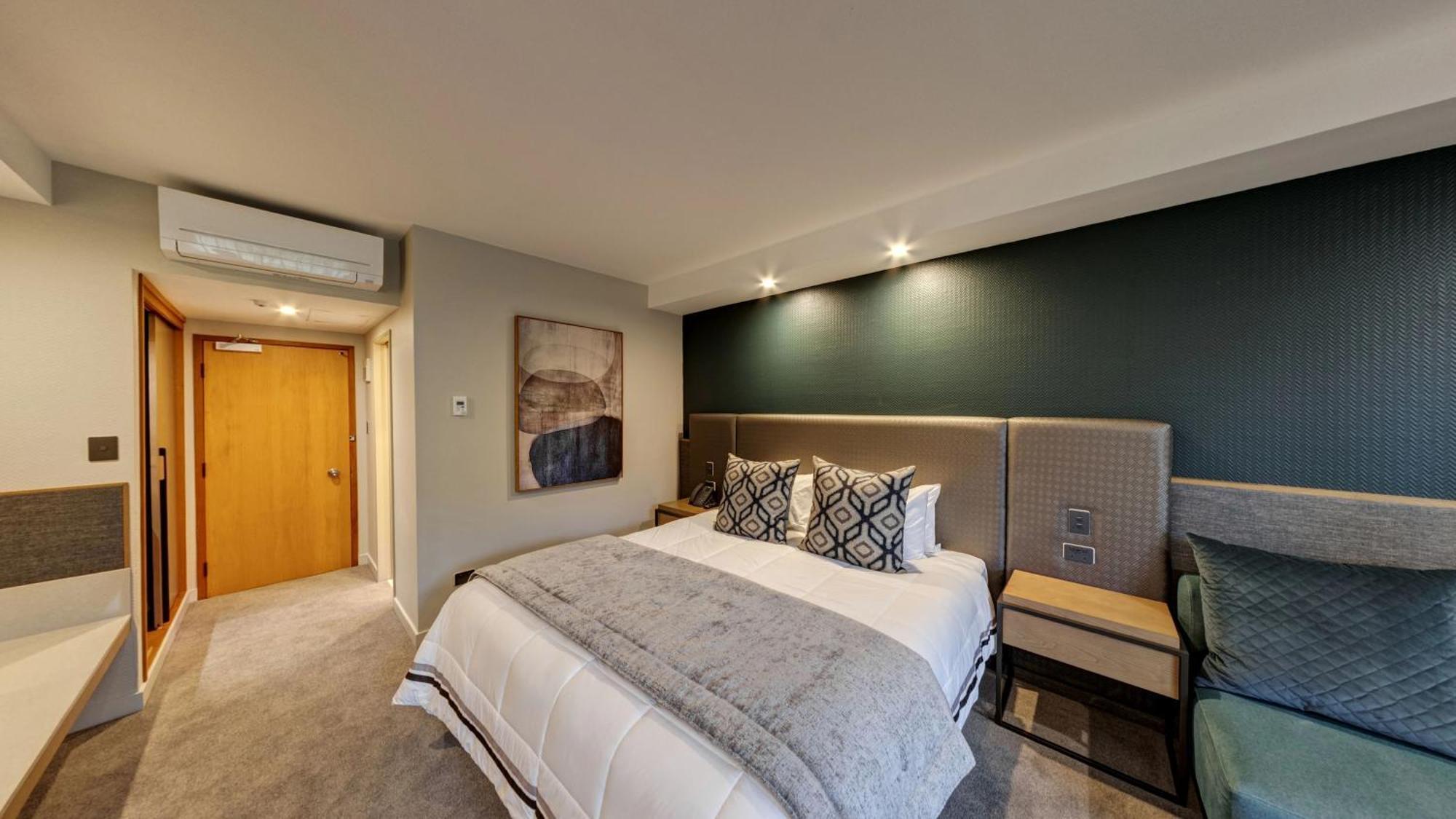 Distinction Luxmore Hotel Te Anau Ngoại thất bức ảnh