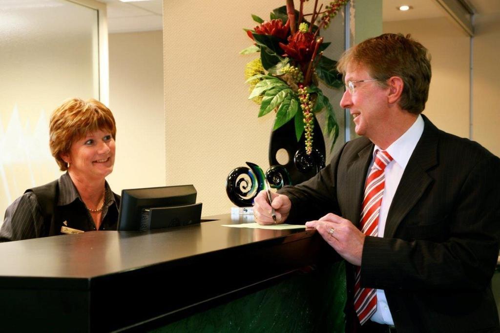 Distinction Luxmore Hotel Te Anau Ngoại thất bức ảnh
