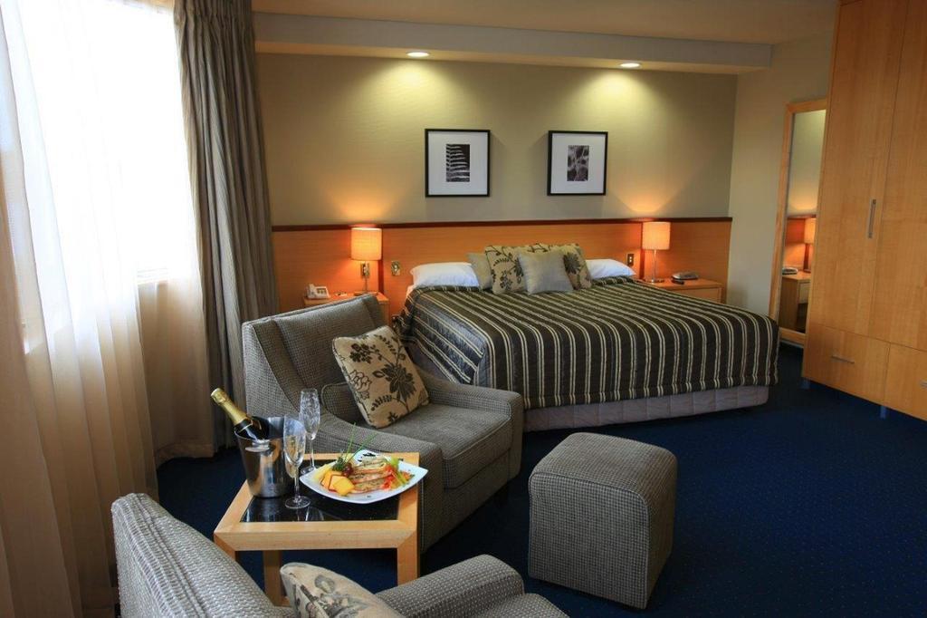 Distinction Luxmore Hotel Te Anau Ngoại thất bức ảnh